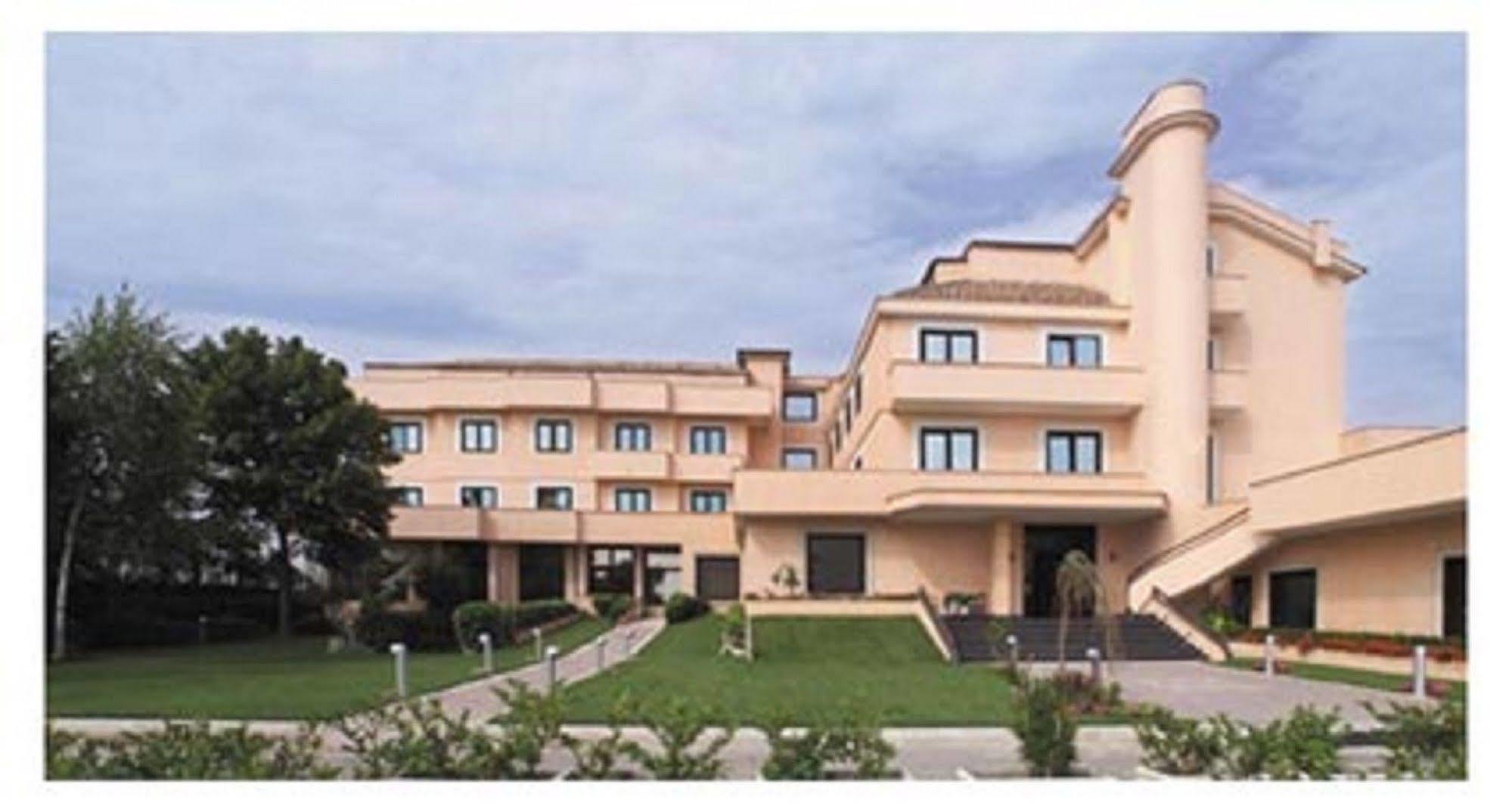 Hotel De La Ville & Centro Congressi بينيفنتو المظهر الخارجي الصورة